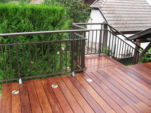 Installation de garde corps en aluminium pour terrasses et balcons en Installation de garde corps en aluminium pour terrasses et balcons en