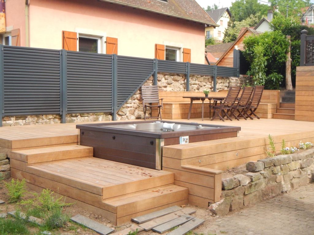 terrasse bois avec spa
